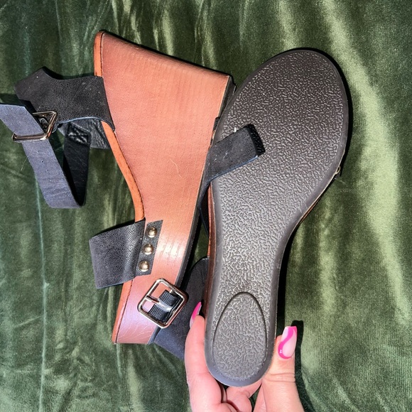 NEW Wedges MIA girl - Picture 4 of 9